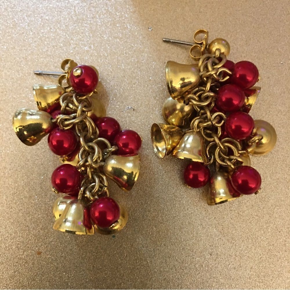 Vintage Avon Gorgeous Bell Dangle earrings